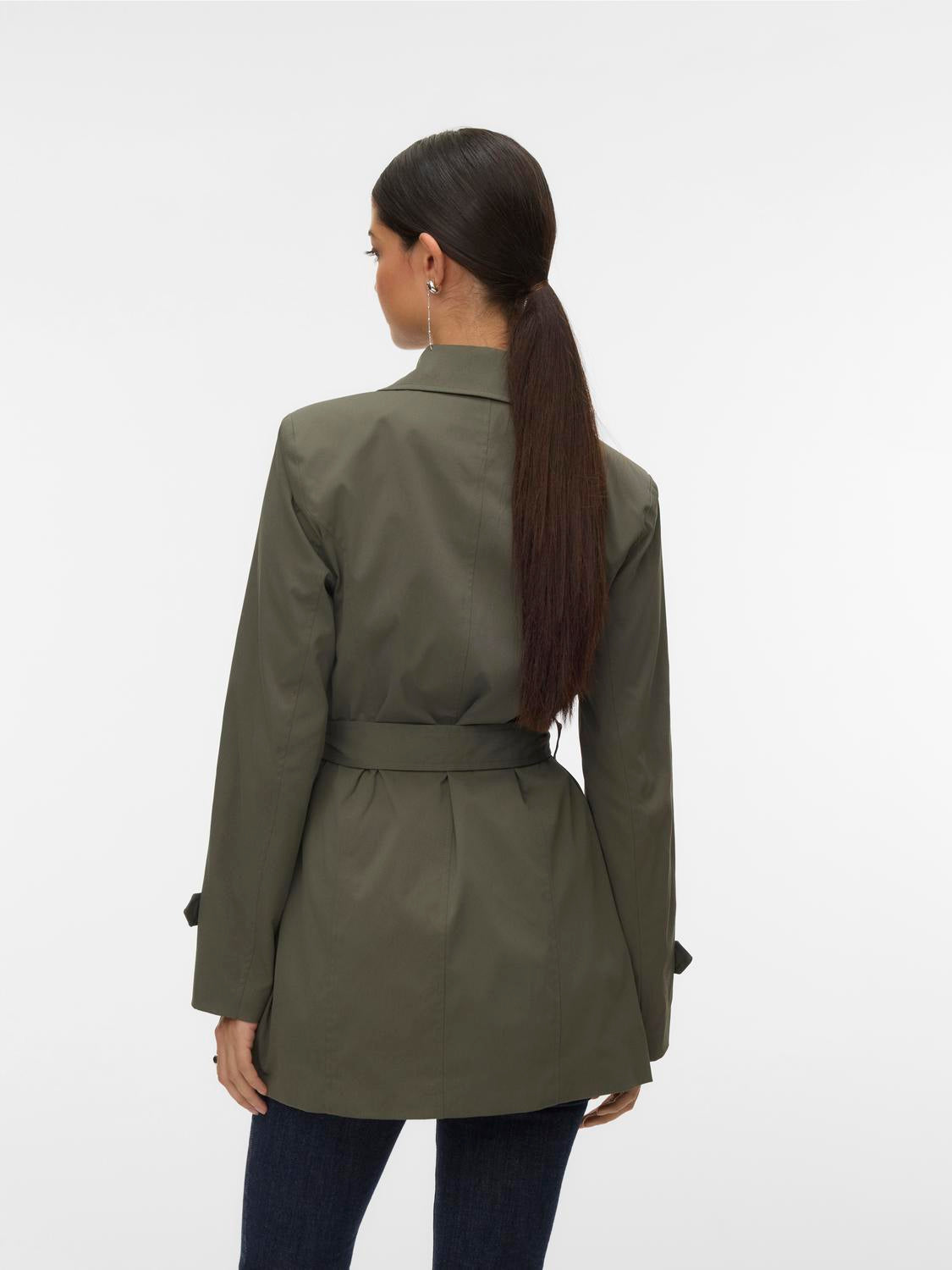 model_shot-back
